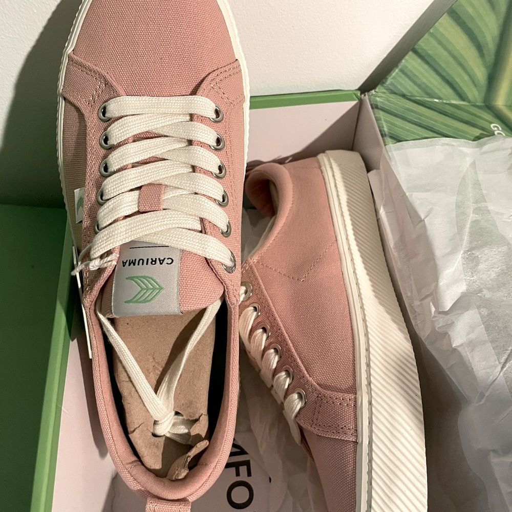 OCA low rose canvas sneaker  8.5 Women 7 Men